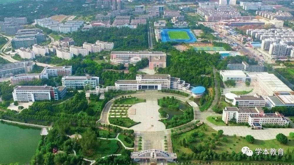 赣南师范大学位于国家历史文化名城,江西省域副中心城市——赣州市