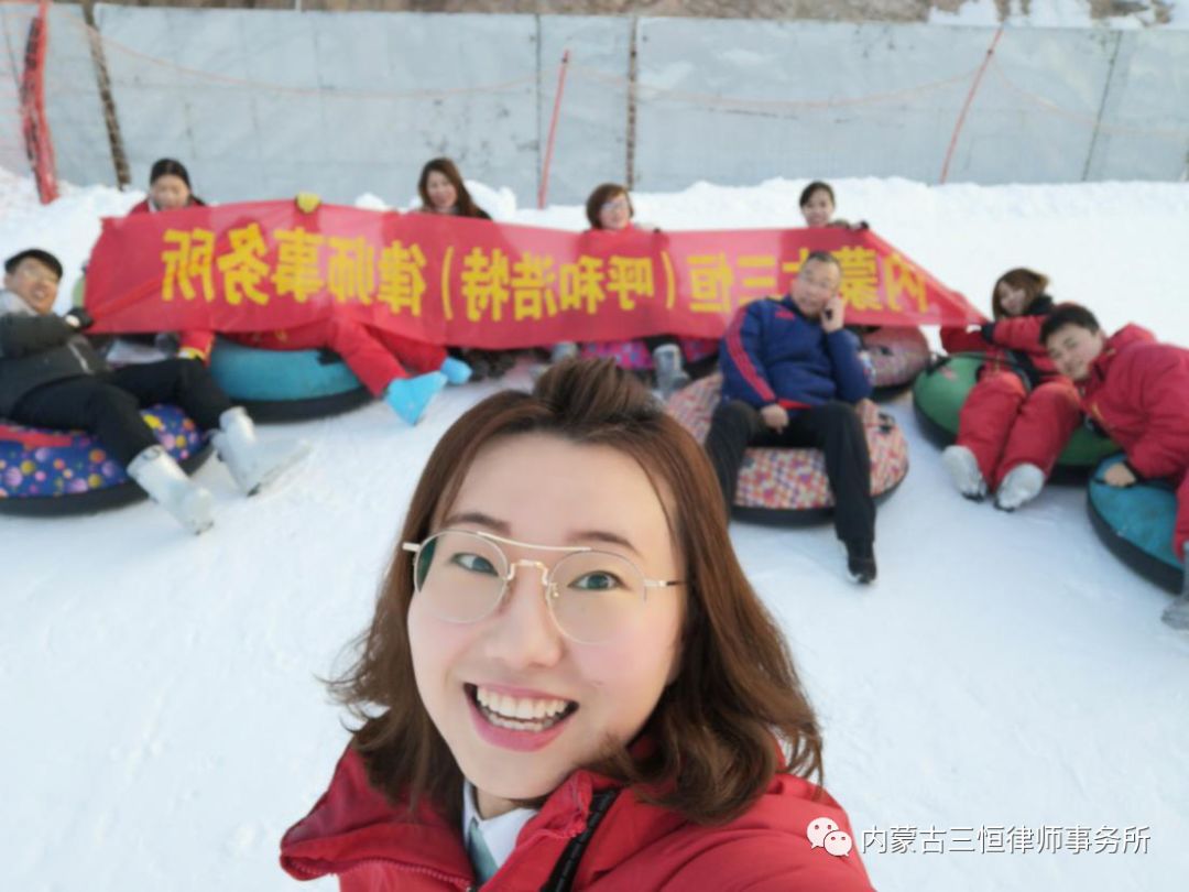 雷竞技RAYBET温暖冬日快乐滑雪(图2)