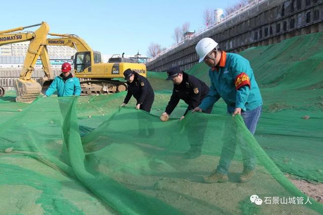 城管严防施工工地大风扬尘