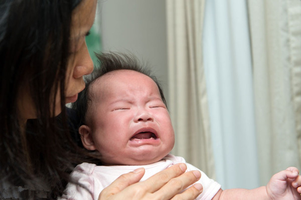 【新生儿打嗝】新生儿打嗝是什么原因_新生儿打嗝如何处理