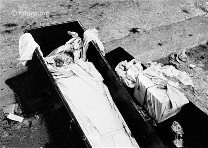 1949年的重庆惨不忍睹的红岩烈士被害现场还有小萝卜头