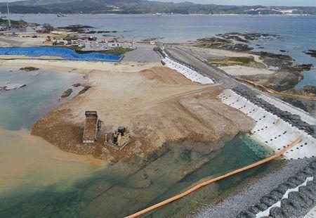 日本政府填海造陆 民众雨中苦喊:别杀死大海