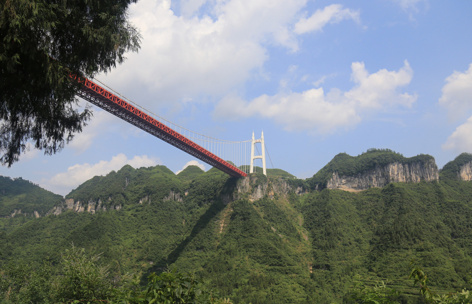 湖南花15亿元建了这座大桥，创四项世界第一成了旅游景点