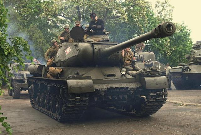 原創
            贏了量卻輸了質：為克制德軍「虎豹」坦克，蘇聯人研制了IS-2 歷史 第3張
