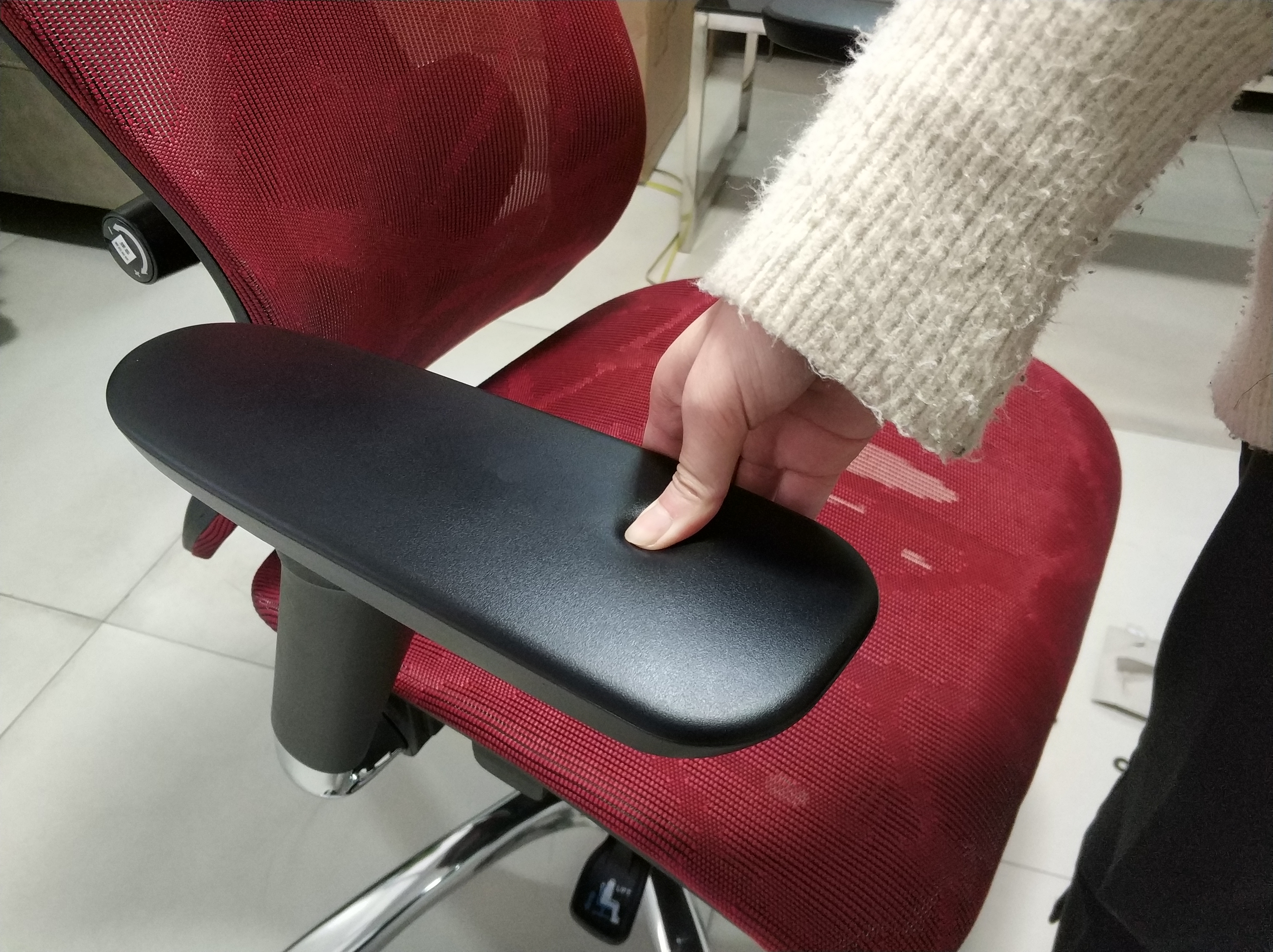 2000元内的椅子是否值得选？西昊人体工学椅V1开箱