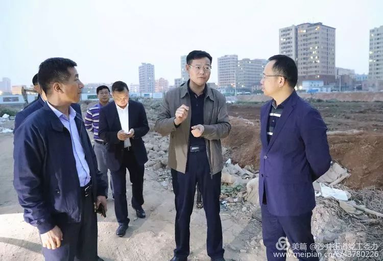 宝安区人民政府副区长朱恩平在现场听取了