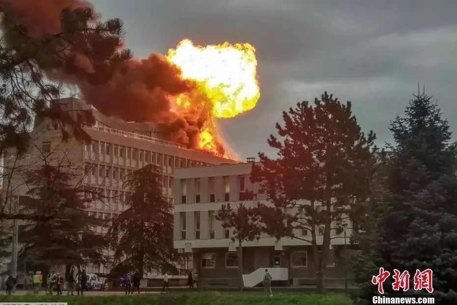 法国里昂大学一座大楼爆炸起火