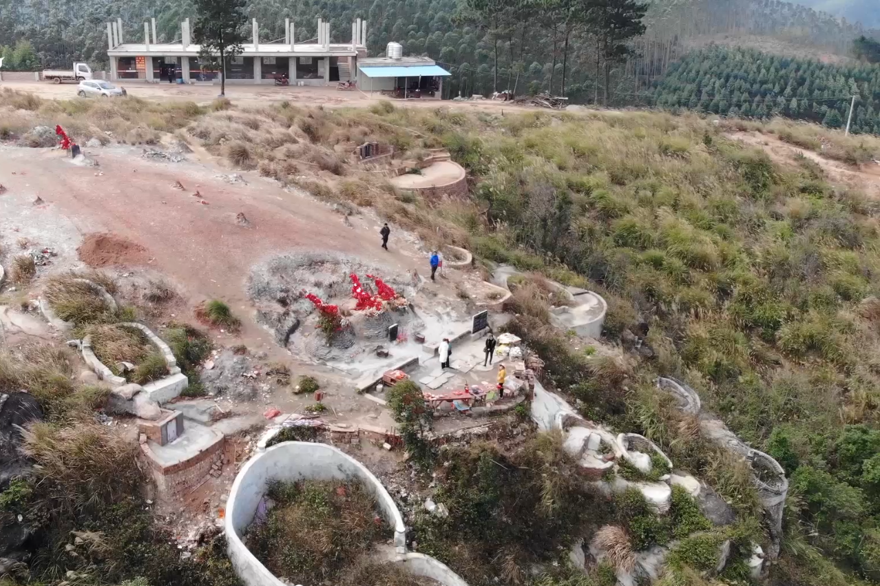 航拍广西横县平朗出名的风水宝地韦氏祖坟当地人称发财山_手机搜狐网