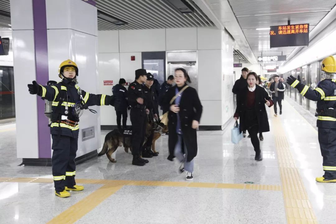 长沙地铁组织开展4号线列车区间火灾疏散应急综合演练