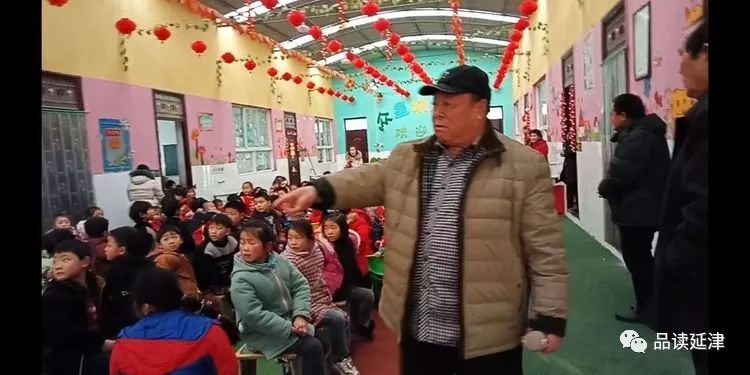 延津多位书法名家走进幼儿园,让书法走进童心_申法旺