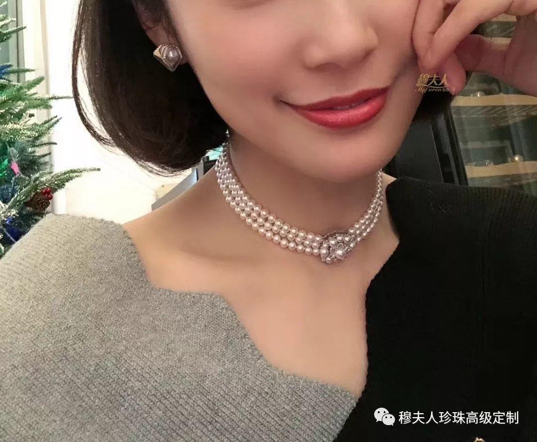 所以,在今后的人生里,任何重大场合,她都佩戴这串项链出场.