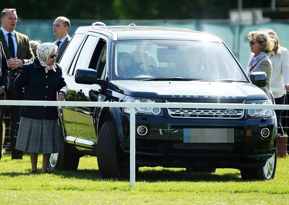 英國菲利普親王遭遇車禍：97歲高齡玩自駕，女王怎麼不管管他？ 新聞 第4張