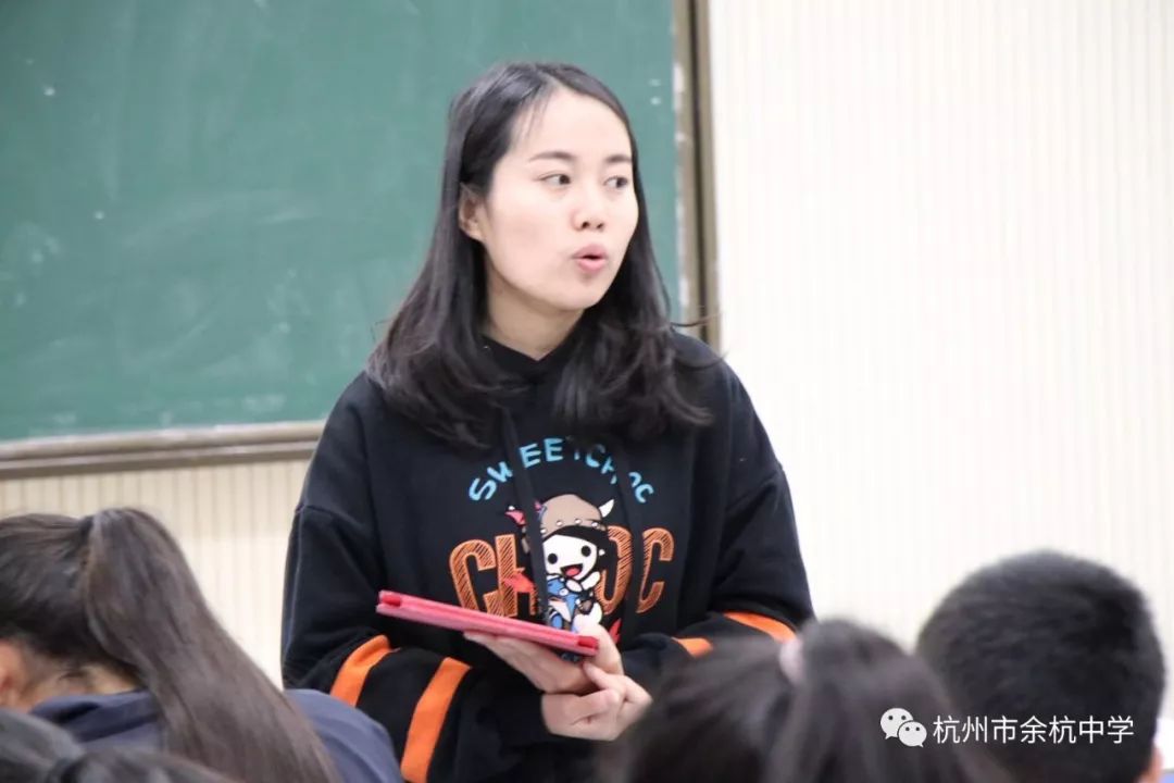 王珂珂女,硕士研究生学历.