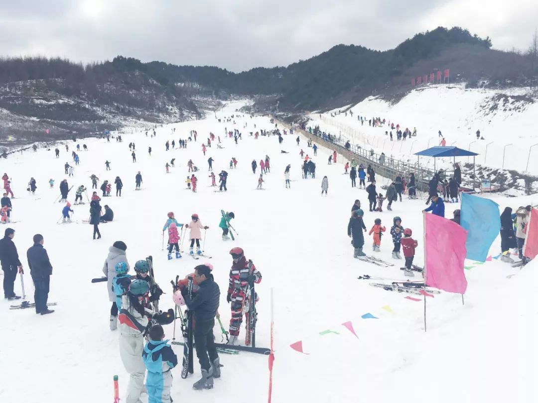 赏千年麦积石窟·体验冰雪运动 今日相约麦积山滑雪场