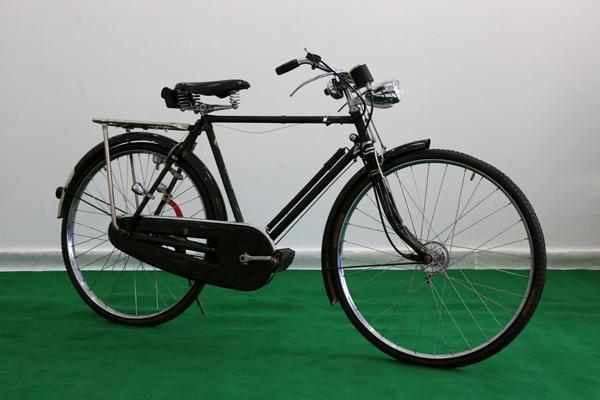 皇冠加冕是英国raleigh莱利公司在1953年生产的纪念款自行车,为了纪念