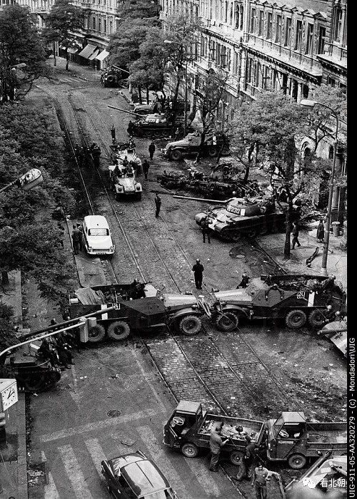 一开始跟度假一样1968年布拉格行动中的苏军老照片