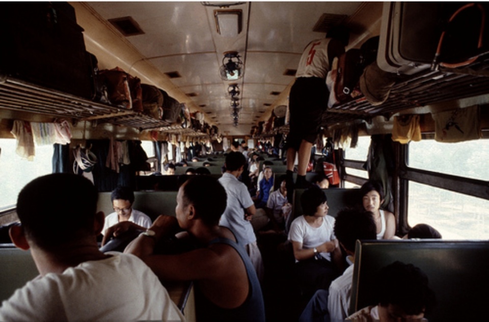 80年代坐火车,是种怎样的体验?一组老照片告诉你