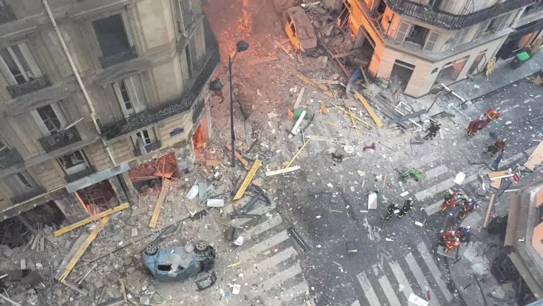 爆炸了,这次是在里昂.在法国的你,请注意安全!