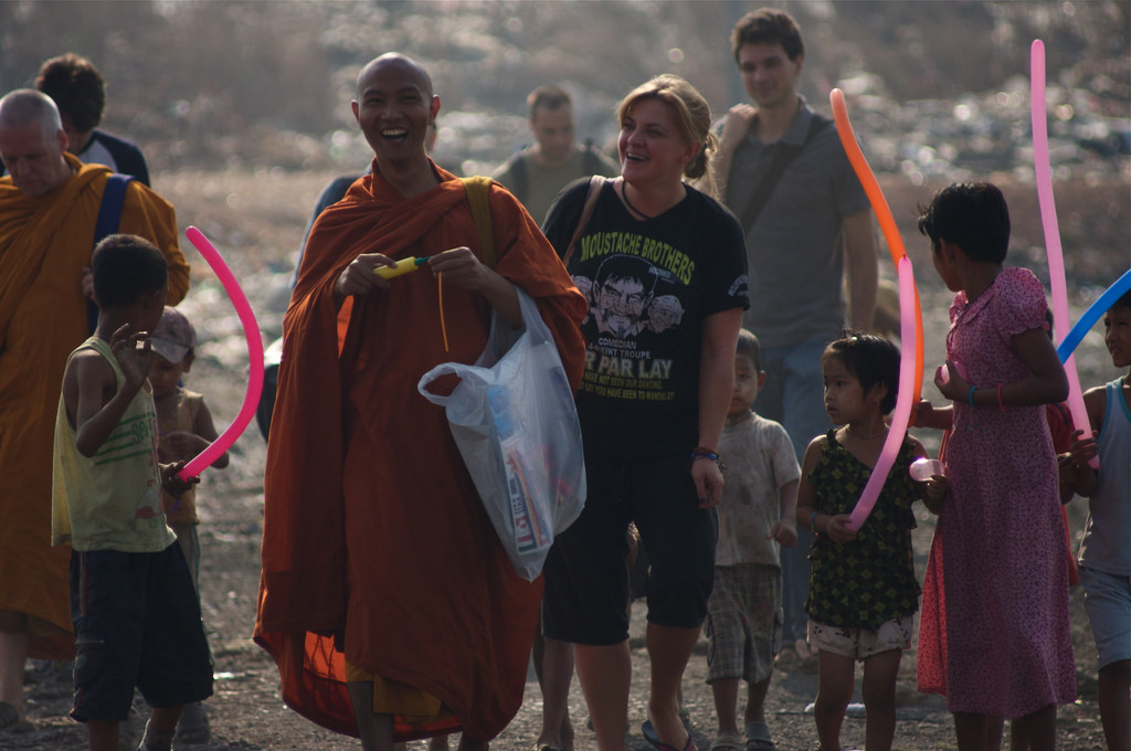 原創
            緬泰難民垃圾場：孩子在垃圾場里扒食物，大人打工僅能拿一半薪水 旅遊 第7張