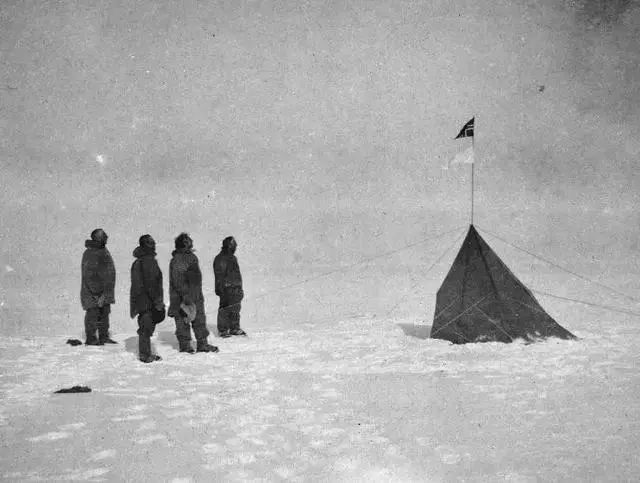 警法 正文 1912年1月16日,当斯科特一行5人忍着暴风雪,饥饿和冻伤的