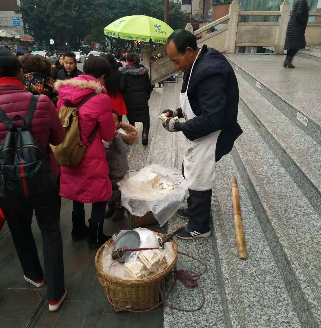 自贡有多少人口_又找到几张十多年前十字口的照片