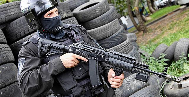 军事丨俄罗斯新一代改进型ak-74m步枪,列装国民警卫队服役!