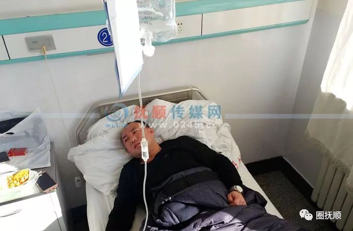 17日中午,记者在抚矿总医院见到了躺在病床上的当事公交司机孙健,他