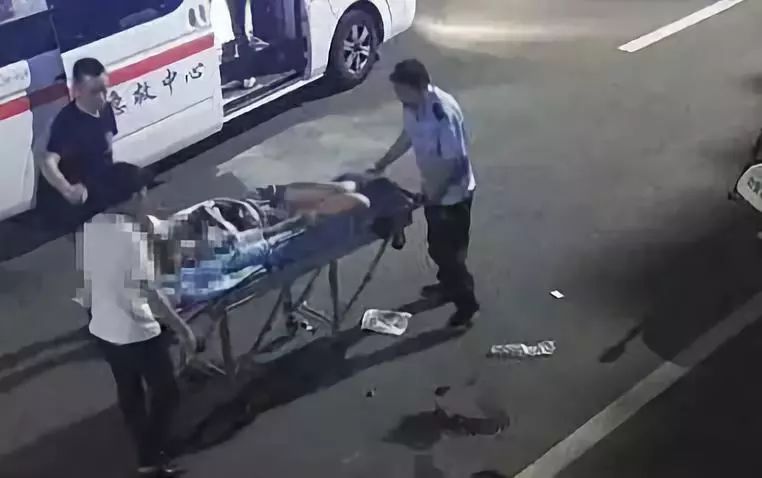 红色肇事车驾驶员为酒驾视频中的白衣女子经抢救无效死亡(完整视频)