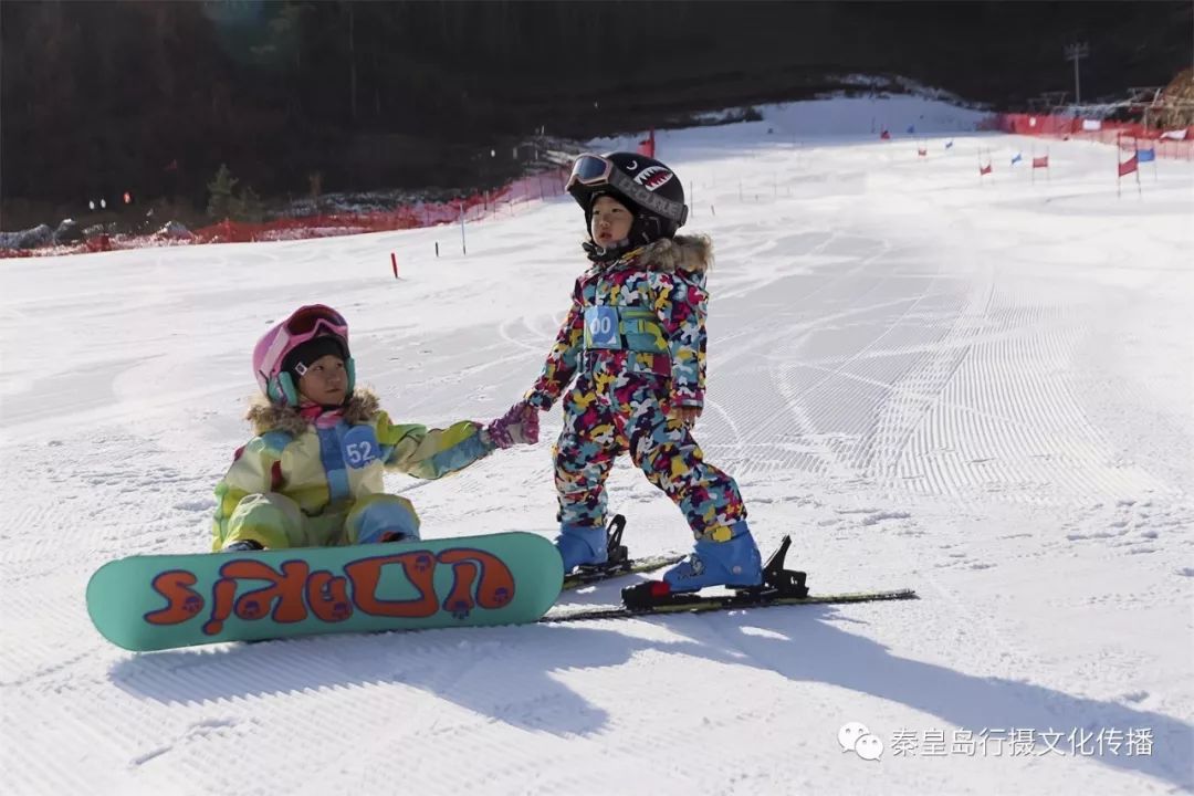 走进天女小镇,领略冰雪情缘!_滑雪