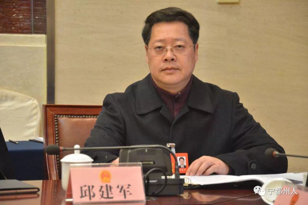 刘定辉表示,坚决拥护和服从省委,市委的决定,自觉坚持和服从县委的