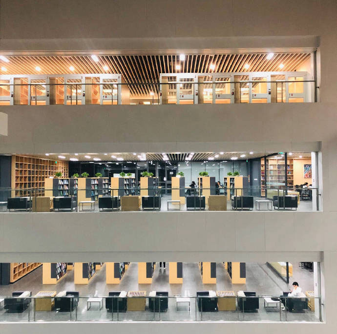 河北高校学生都在羡慕这所大学的图书馆!