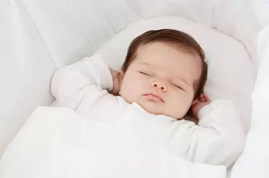 宝宝想睡觉,妈妈应该很开心,不同月龄的宝宝睡