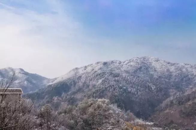 蔡店乡刘家山村境内木兰清凉寨滑雪场就能体验一下北方的速度与激情啦