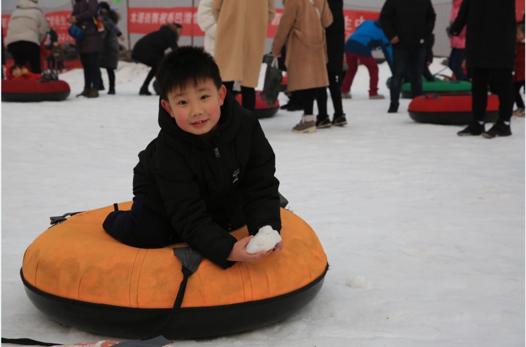 今天,济源这个冰雪世界人山人海,玩嗨了!_滑雪