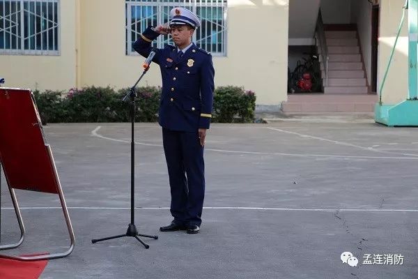 李璐参谋代表孟连全体消防救援人员表态▲龙明伟大队长宣读孟连大队