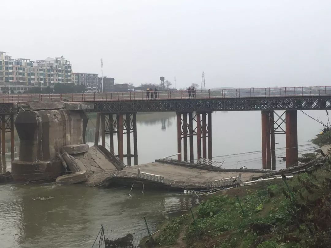 【视频】今天,高安大观楼旁老石桥被拆除!_大桥
