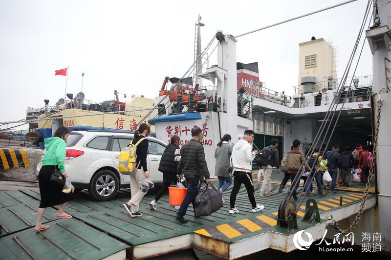 当天,人民网海南频道记者在海口秀英港,海口汽车客运总站,海口火车