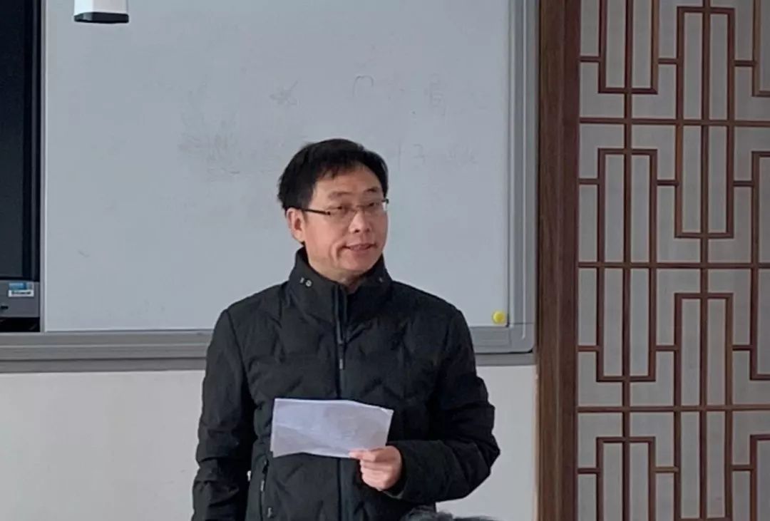 首先,李育杰级长针对整个佛山一模考试情况以及学生情况用详实的数据