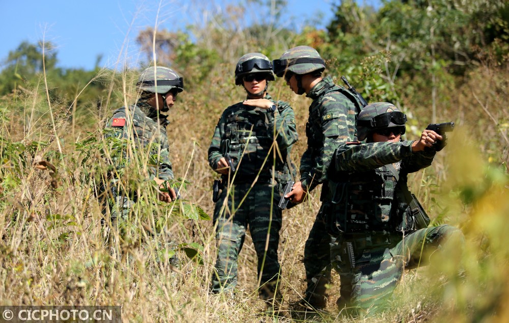 海南三亚:武警野外驻训精兵