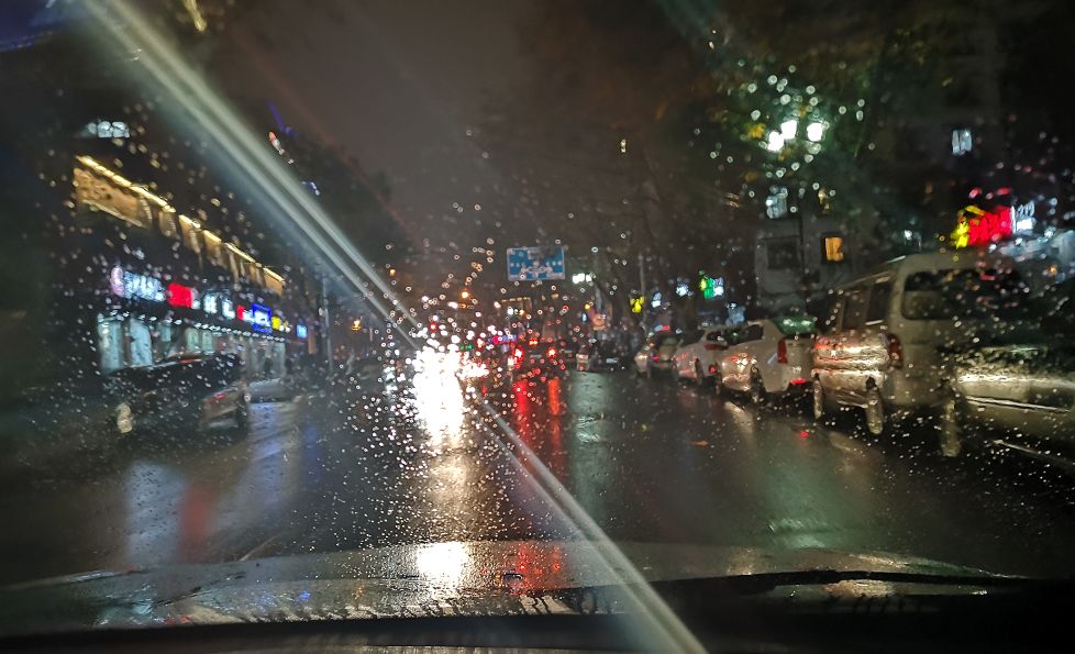 【新闻纵贯线】下雨天,看不清的道路标线!