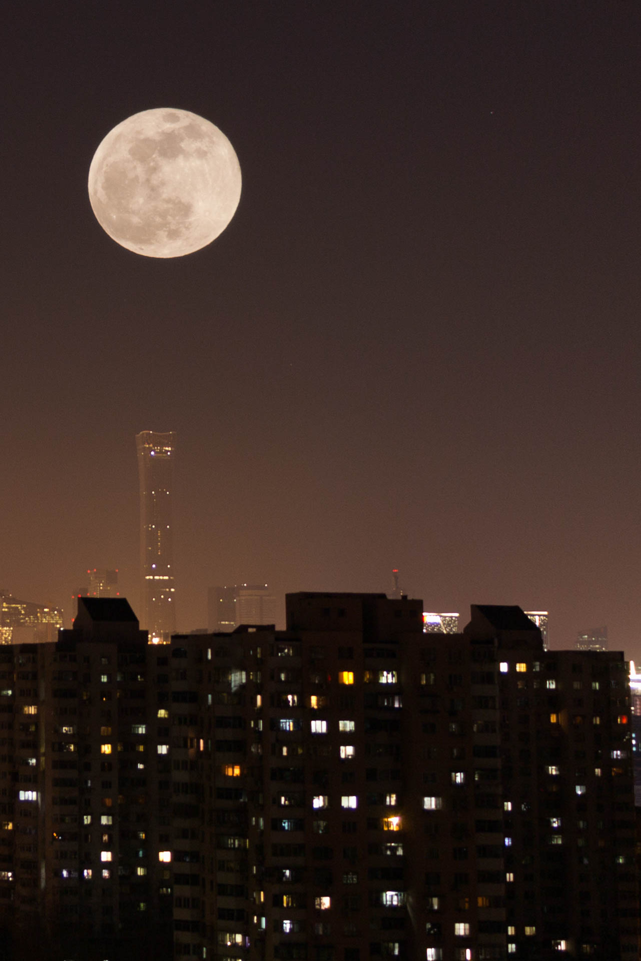 无缘月全食,新年首次"超级月亮"挂上夜空