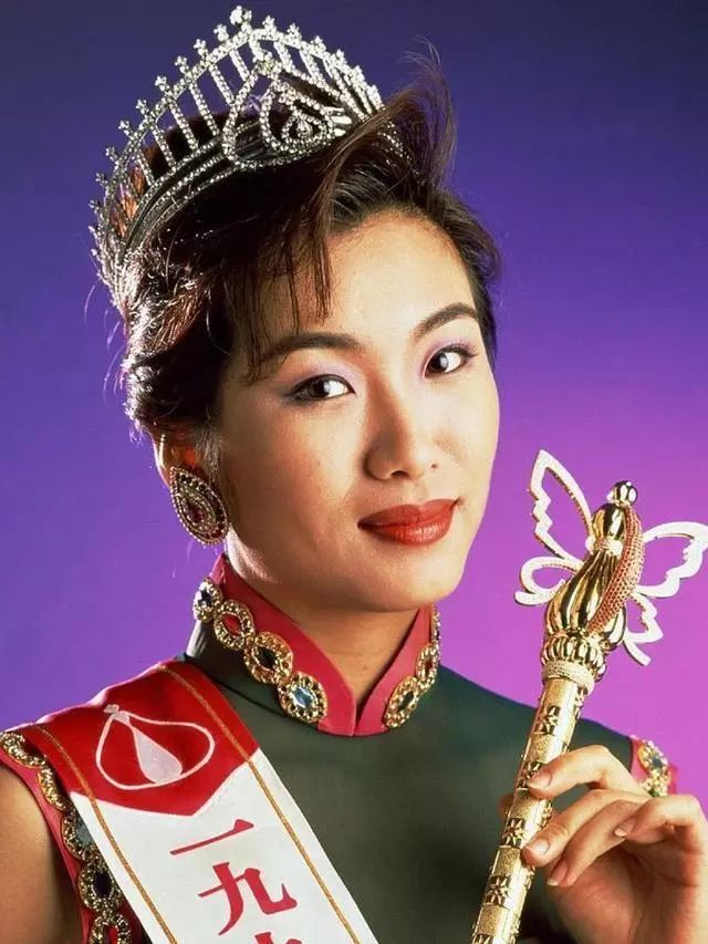 1999年香港小姐冠军郭羡妮.2000年香港小姐冠军刘慧