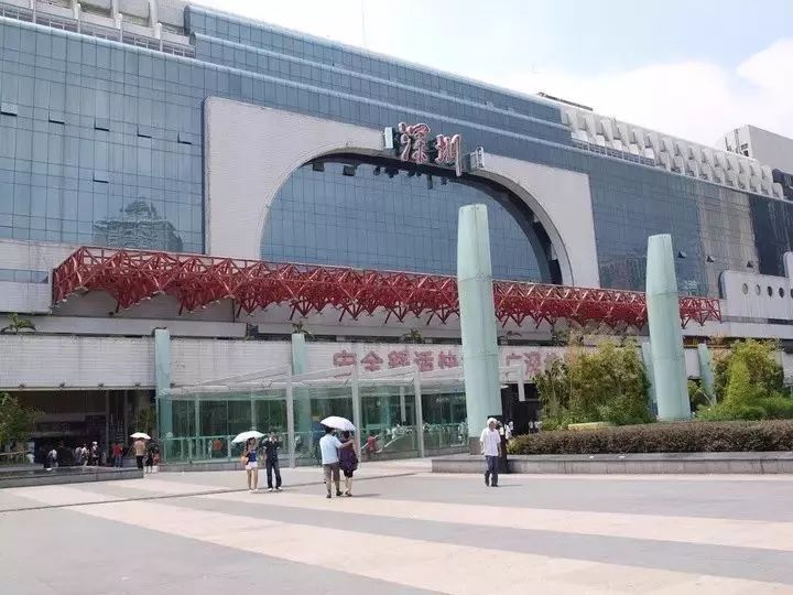 截止深圳有八个火车站在投入使用,分别是深圳站,深圳北站,深圳