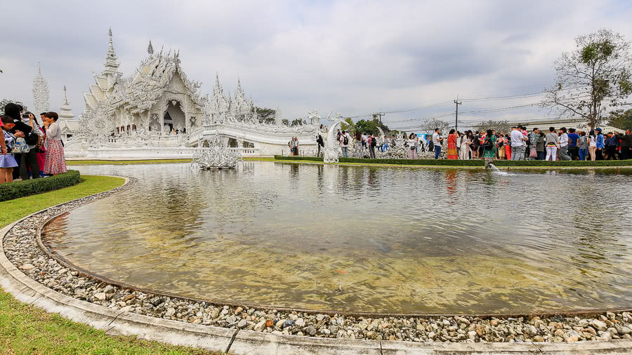 泰国旅游必去的三座神奇寺庙 上千只手拖你下地狱