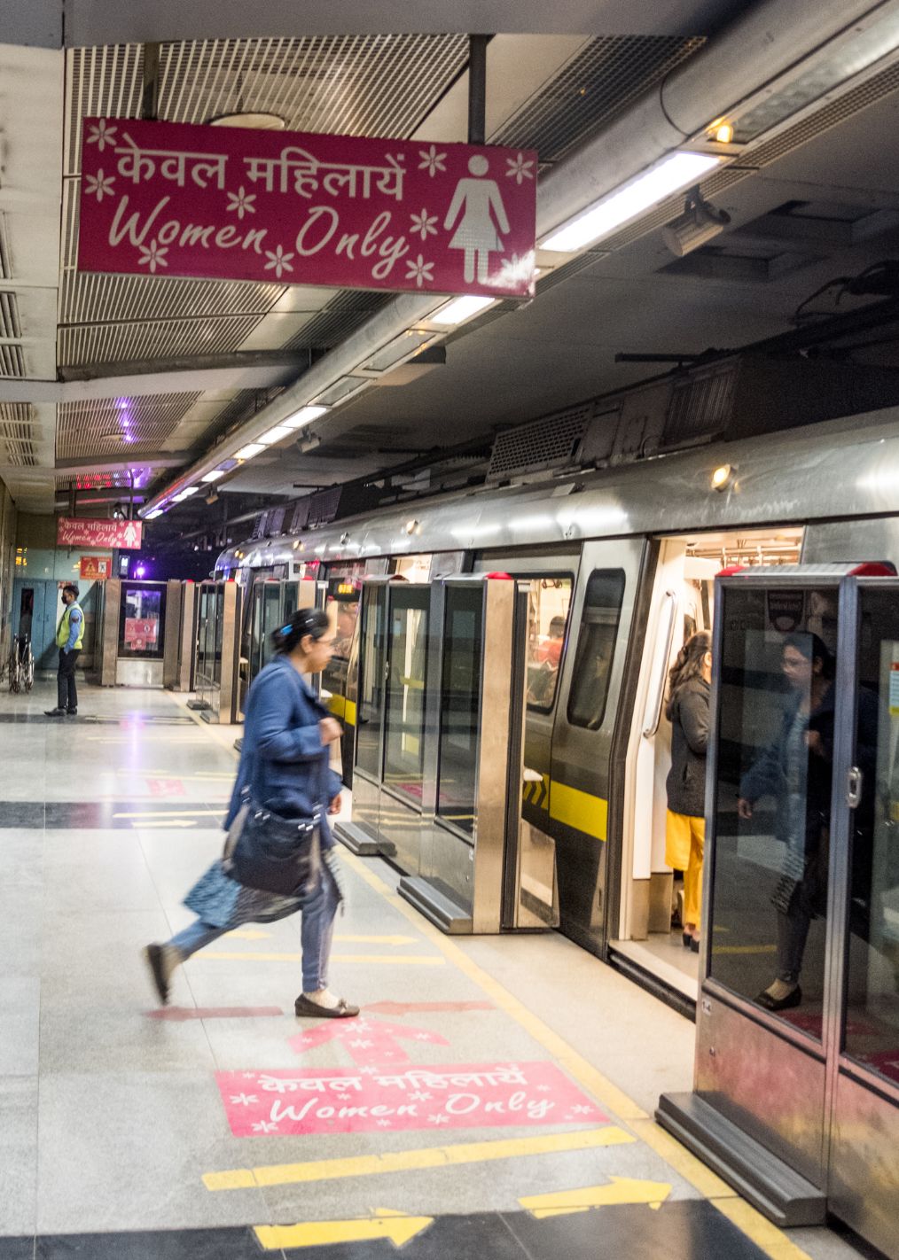 原創
            印度首都地鐵實拍：為了保護女人，每條線路都有女人專用車廂 未分類 第3張