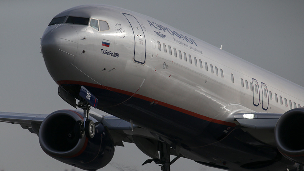 俄罗斯一客机疑遭携武器的醉汉劫持 机上载有76人