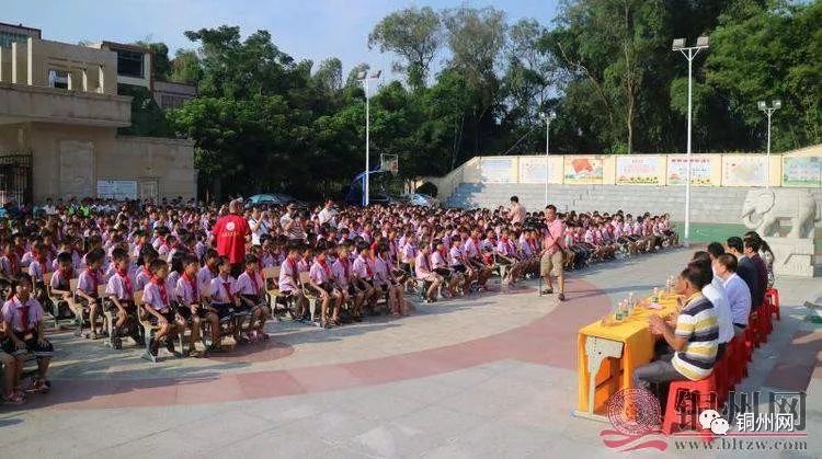 李运荣:爱心不减,奖教助学他第八次捐出十万元