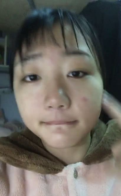 小姐姐因化妆爆火!前一秒还是长痘丑女,后一秒竟秒变清纯校花?