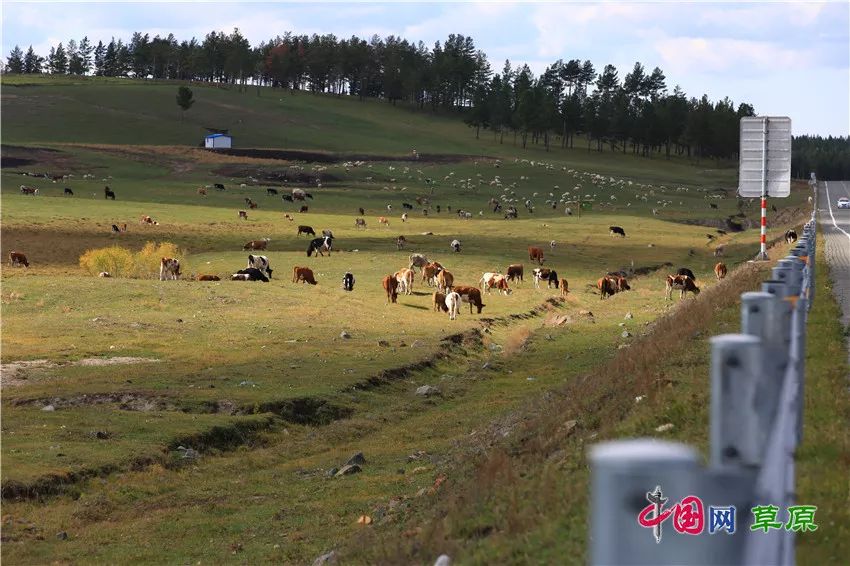 2018年夏,内蒙古科尔沁草原,被称为"丝路第一敖包"的双合尔山在方圆