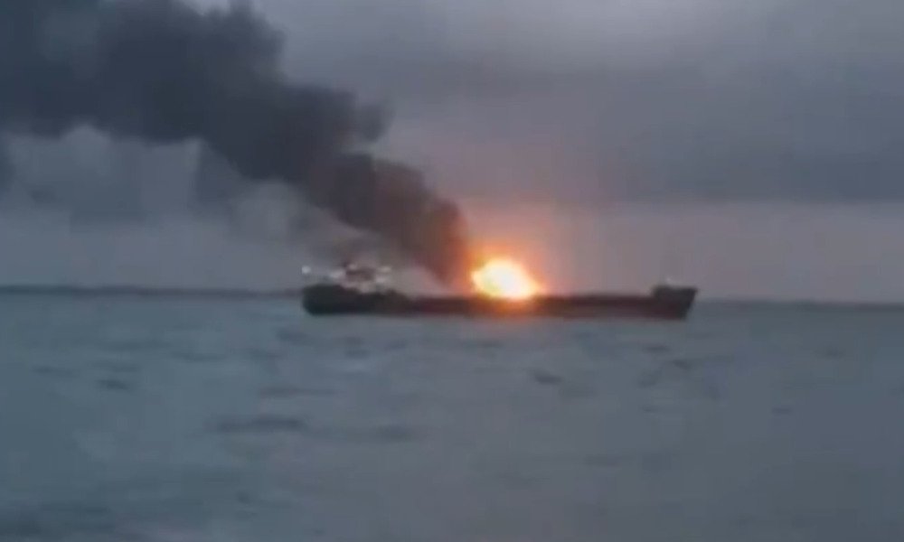 刻赤海峽兩艘船只起火 造成至少1名船員死亡 未分類 第1張